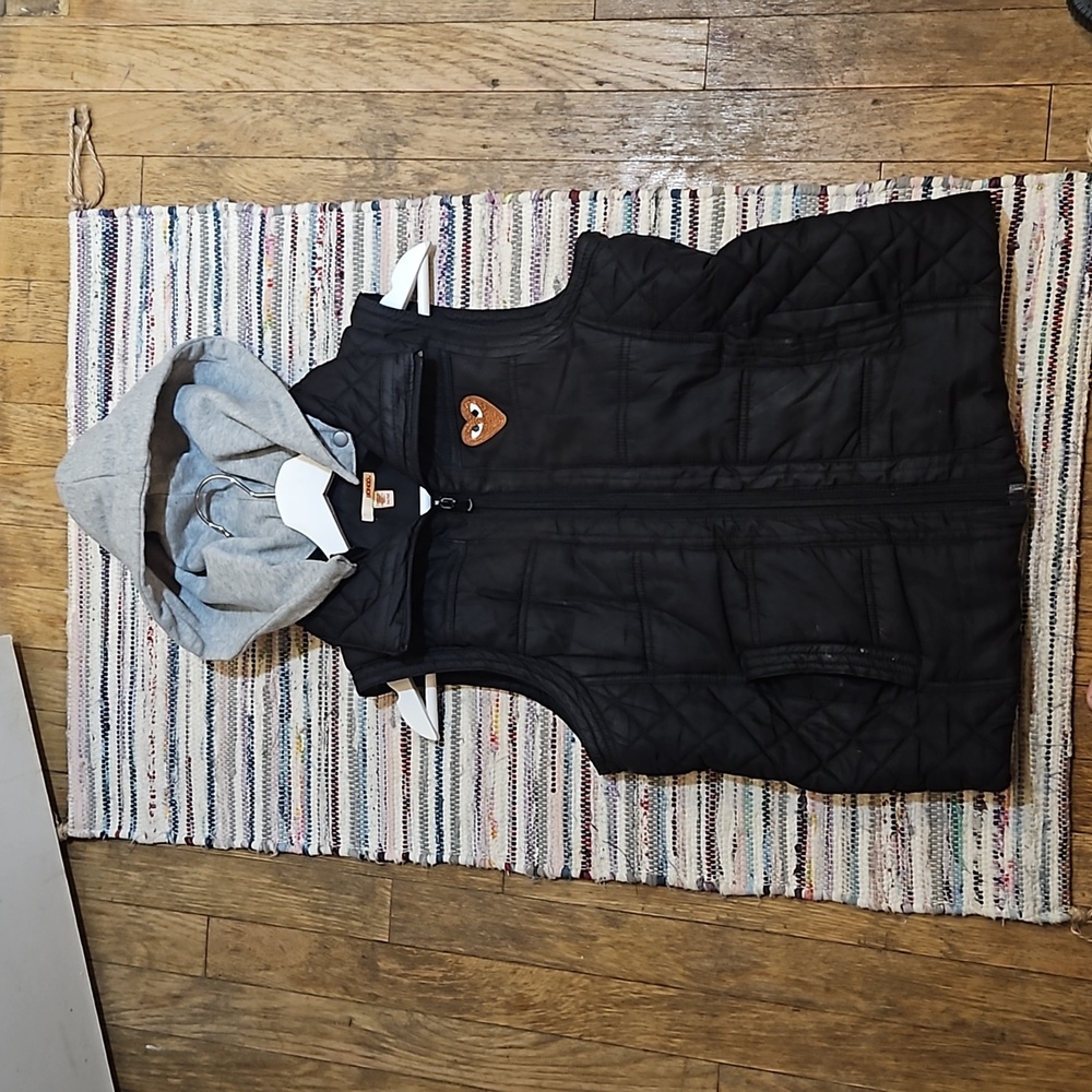 🤎2/$12🤎Black Vest and Grey hood (detachable)